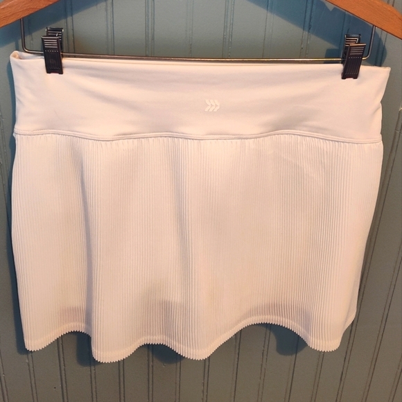 All In Motion White Athletic Mini Skirt | Built In Shorts | Medium - Picture 3 of 5